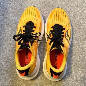 Women’s Vizigold Saucony Tempus Size 7.5